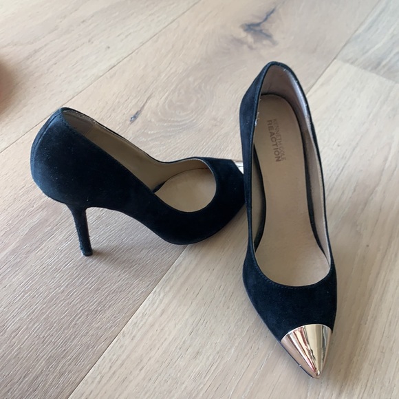 Kenneth Cole Pump Heels Black w/ Gold cap - Picture 3 of 7